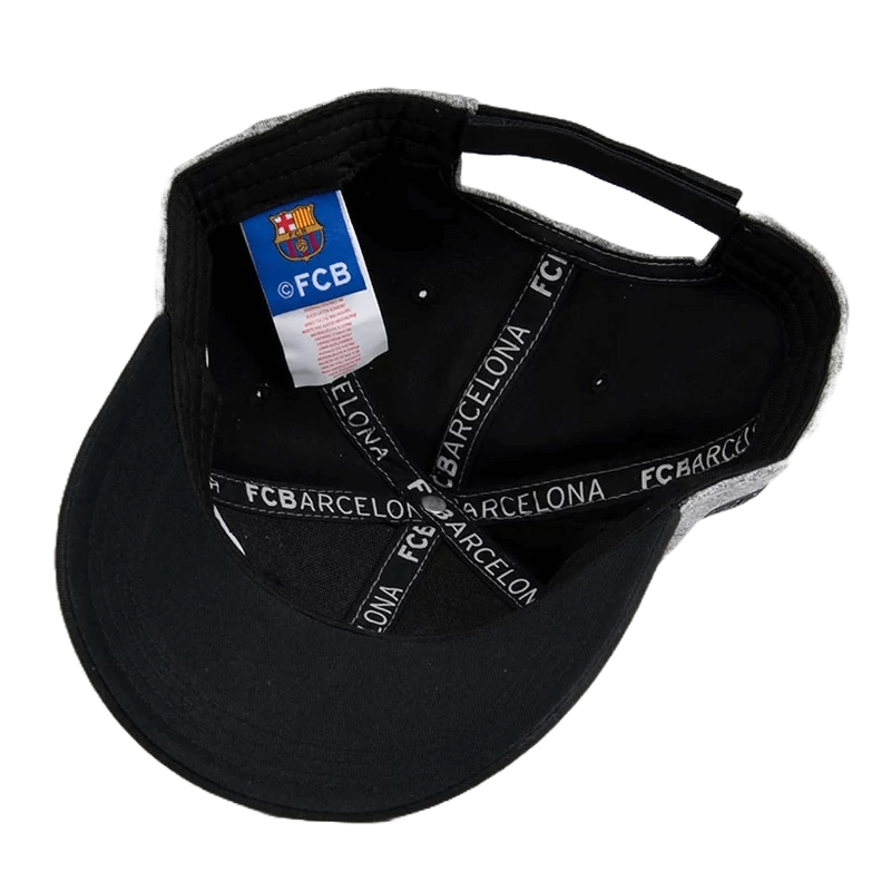 Černá čepice Barça s erbem