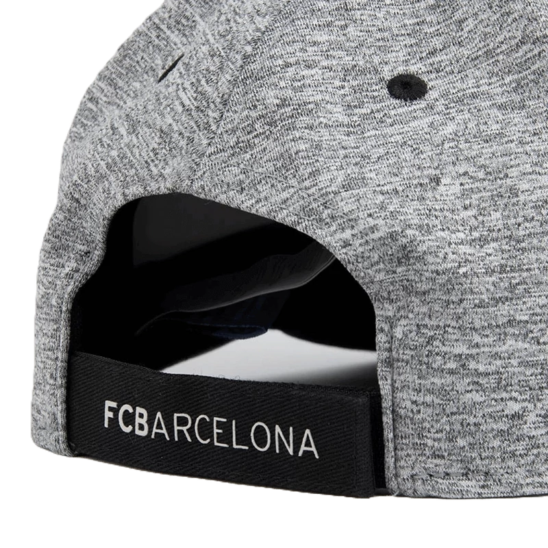 Černá čepice Barça s erbem