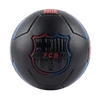 A Barca fekete dombornyomott mini labdája