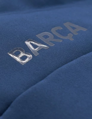 A Barcelona kék softshell kabátja