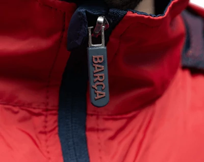 A prémium gránátvörös-kék Barçás széldzseki