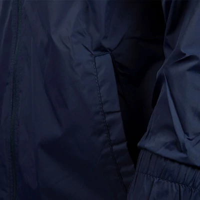 A prémium gránátvörös-kék Barçás széldzseki