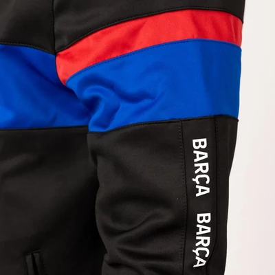 A Barcelona 24-25-ös, fekete melegítő szettje