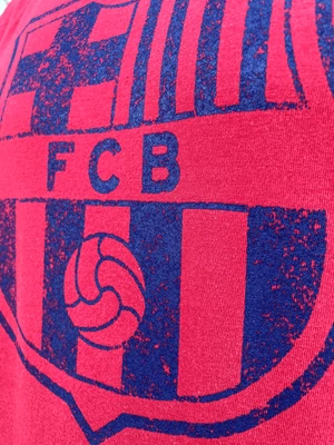 A Barça koptatott címeres pólója - M
