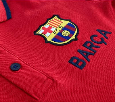 Az elegáns, gyerek Barcelona galléros póló - piros