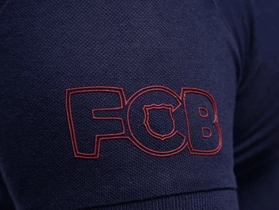 A Barcelona elegáns, női galléros pólója