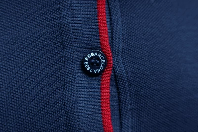 A Barcelona elegáns, női galléros pólója