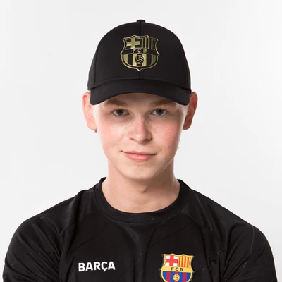A Barça briliáns fekete-arany gyerek sapkája