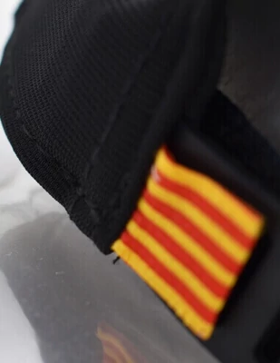 A Barça briliáns fekete-arany gyerek sapkája