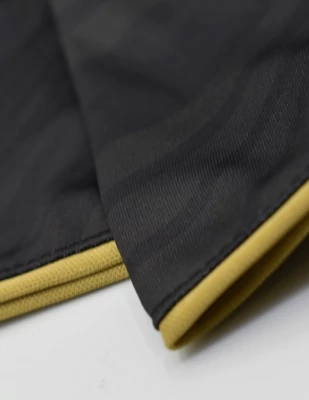 A Barça 2025-26-os edzőmeze - fekete-arany