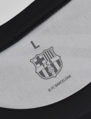 A Barça 2025-26-os edzőmeze - fekete-arany