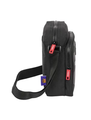 A Barça 24-25-ös fekete oldaltáskája