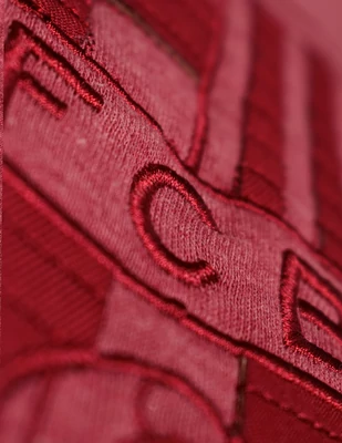 A 'címeres' Barçás pulcsid - S