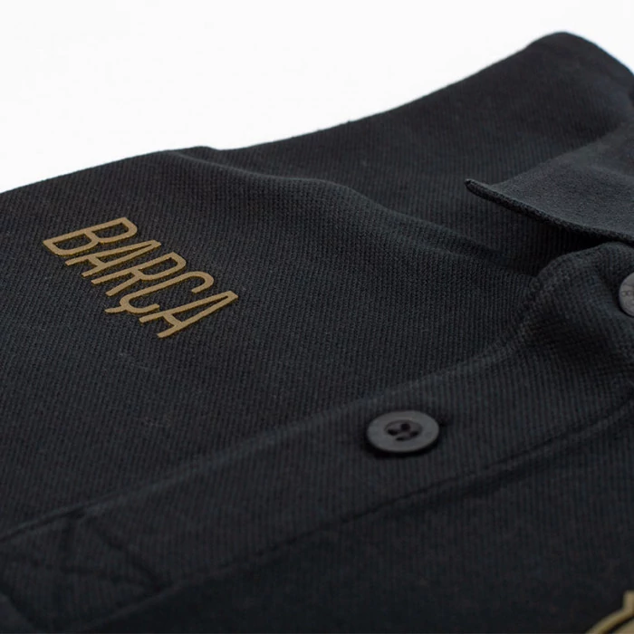 A Barcelona elegáns fekete - arany pólója - L