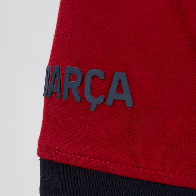 A Barcelona gránátvörös galléros pólója