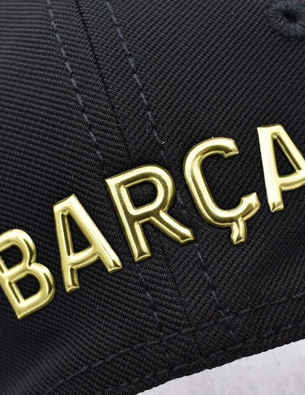 A Barça briliáns fekete-arany sapkája