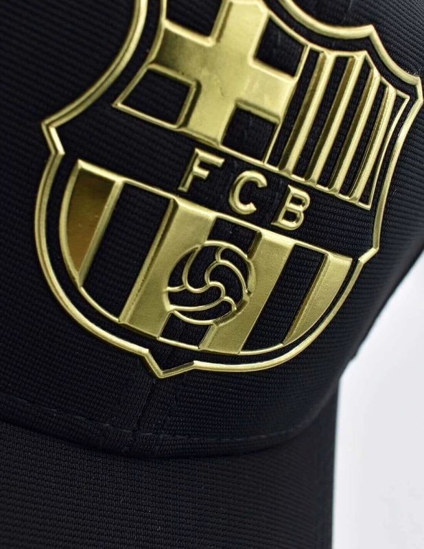 A Barça briliáns fekete-arany sapkája