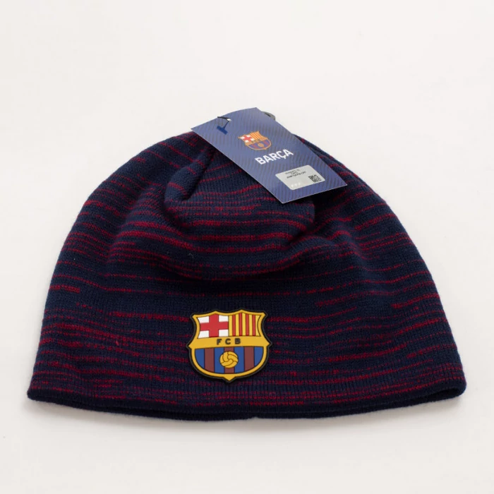 A Barcelona csíkos téli sapkája