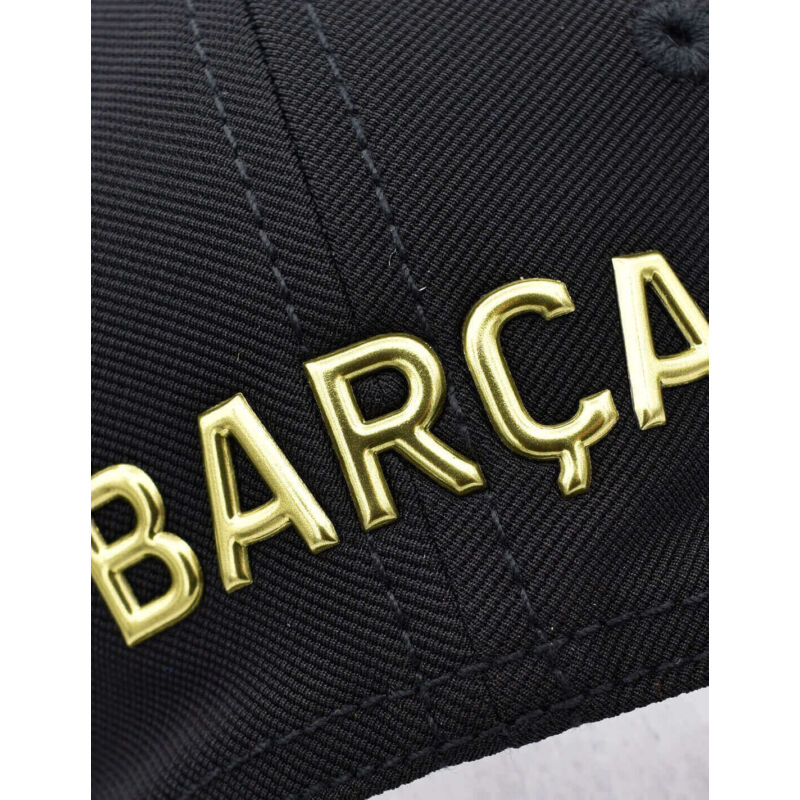 A Barça briliáns fekete-arany sapkája