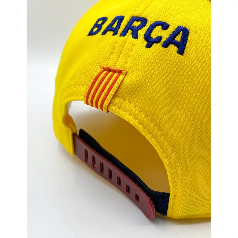 A Barcelona aranysárga gyerek baseball sapkája